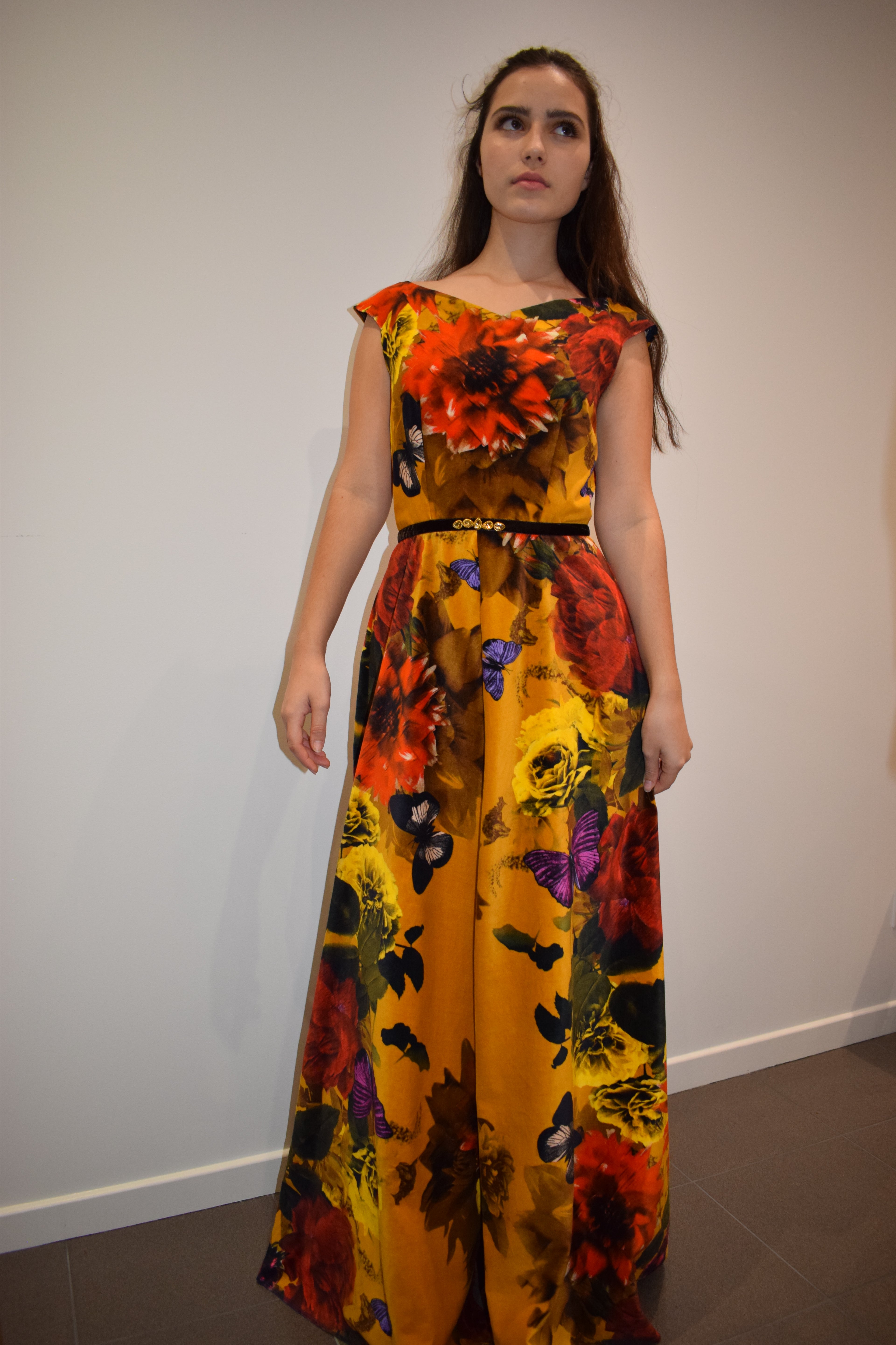 Robe de soirée LYS imprimé fleuri sur fond moutarde