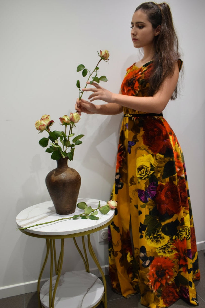 Robe de soirée LYS imprimé fleuri sur fond moutarde