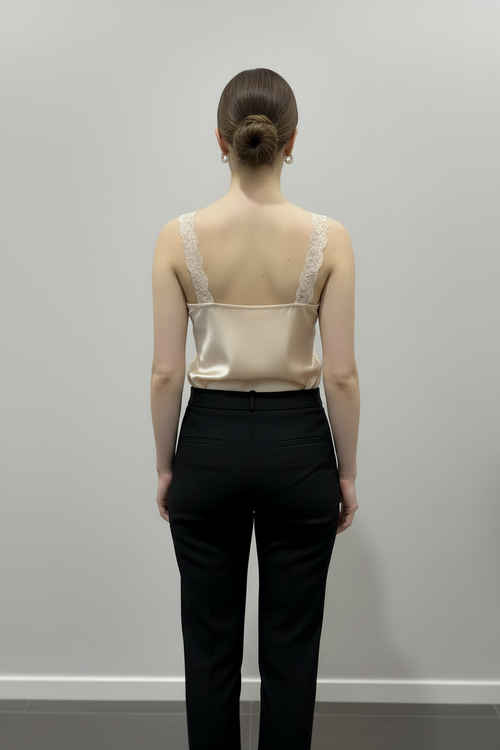 Haut CLARA en satin et dentelle, beige